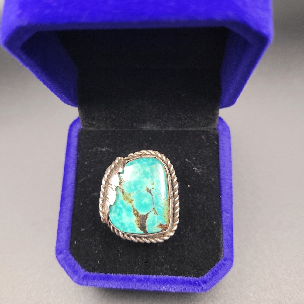 Elegant Turquoise and Silver Ring